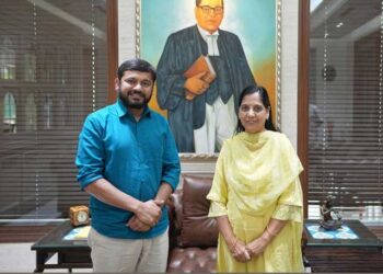 कन्हैया कुमार की सुनीता केजरीवाल से मुलाकात
