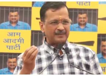 दिल्ली CM अरविंद केजरीवाल पहुंचे सुप्रीम कोर्ट