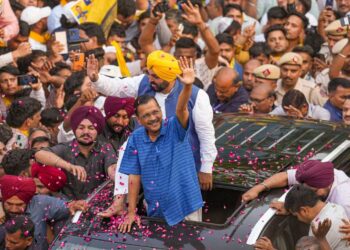 केजरीवाल का लोकसभा चुनाव प्रचार के लिए पहला रोड शो