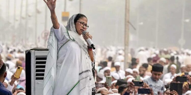 ममता ने यूपी में अल्पसंख्यक मतदाताओं को डराने-धमकाने का लगाया आरोप