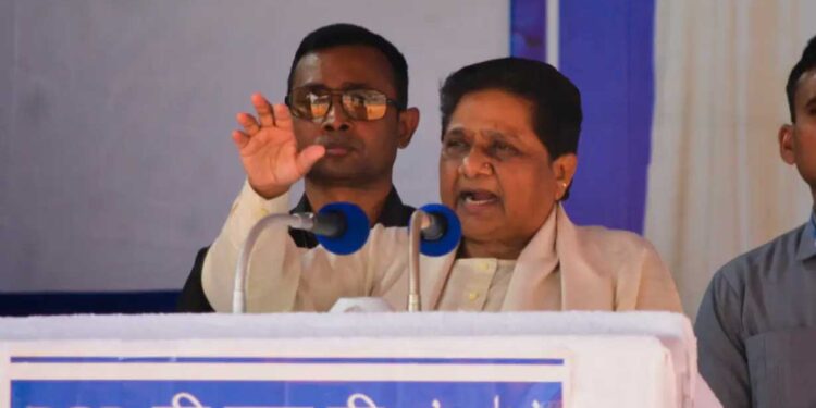 बीएसपी सुप्रीमो  बीजेपी पर जमकर निशाना साधा