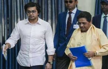 मायावती का चुनाव के बीच बड़ा ऐलान
