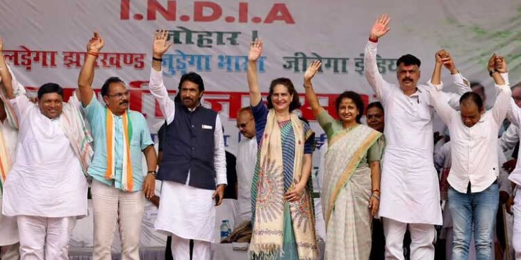 परिवार के मुखिया को आंखों की शर्म नहीं खोनी चाहिए
