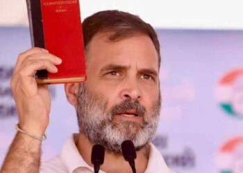 सैकड़ों बेटियों का शोषण करने वाले हैवान का प्रचार क्यों किया?