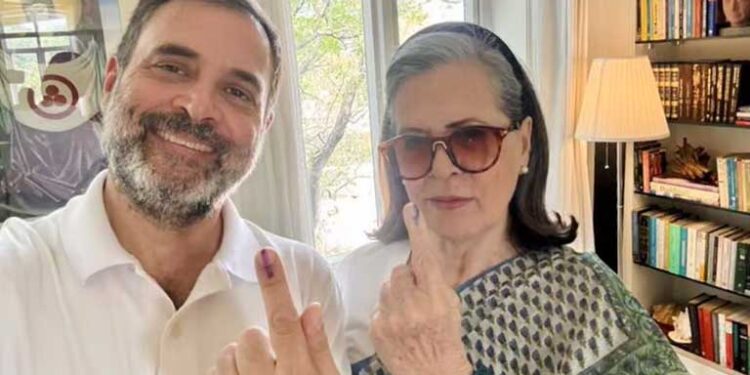 मां और मैंने लोकतंत्र के इस महापर्व में वोट डाल कर अपना योगदान दिया-राहुल