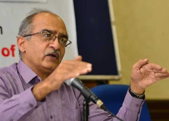 जनादेश मोदी से दूर हो रहा