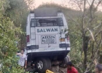 बस पर हमला करने वाले आतंकवादियों को पकड़ने के लिए बड़े पैमाने पर तलाशी अभियान शुरू