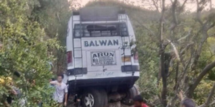 बस पर हमला करने वाले आतंकवादियों को पकड़ने के लिए बड़े पैमाने पर तलाशी अभियान शुरू
