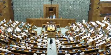 नीट पर चर्चा की मांग को लेकर विपक्ष का लोकसभा में जोरदार हंगामा