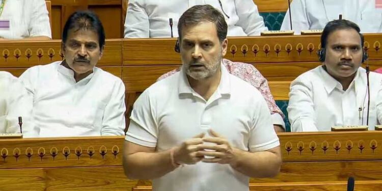 संसद में राहुल गांधी का माइक किया गया बंद!