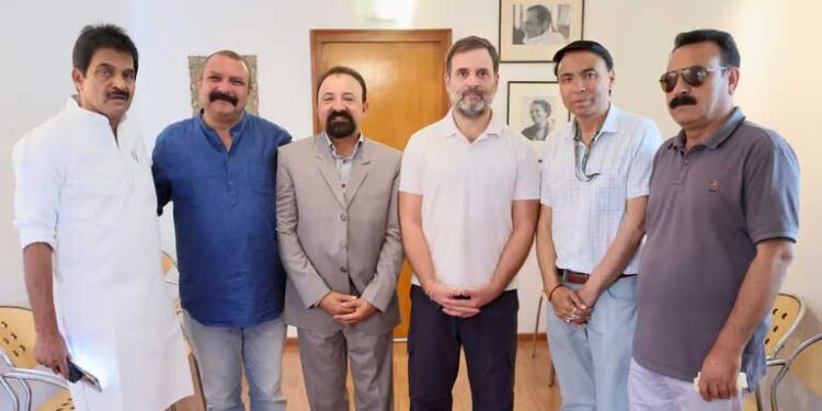 लद्दाख के निर्दलीय सांसद मोहम्मद हनीफा जान की राहुल गांधी से मुलाकात