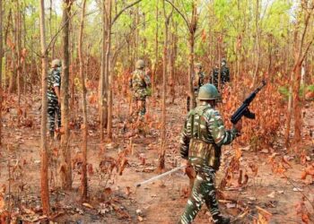 छत्तीसगढ़ के दंतेवाड़ा में सुरक्षाबलों से मुठभेड़ में 7 नक्सली मारे गए