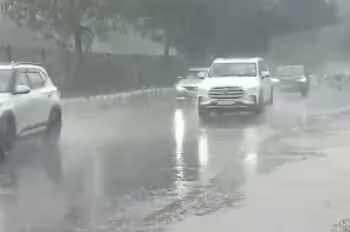 राजधानी दिल्ली में भीषण गर्मी से राहत, कई इलाकों में बारिश