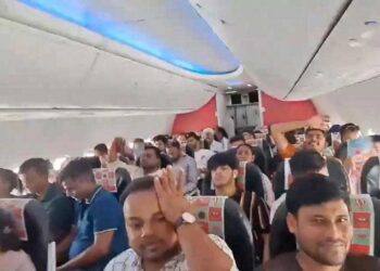 स्पाइस जेट की फ्लाइट में एसी बंद होने की वजह से यात्री बेहाल