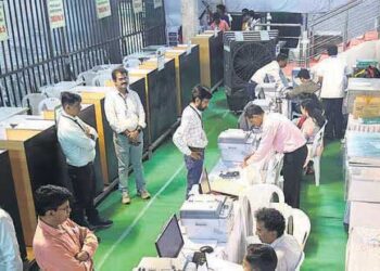 रुझानों में NDA आगे लेकिन INDIA भी पीछे नहीं
