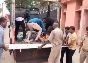 यूपी के हाथरस में सत्संग के दौरान भगदड़ -23 महिलाओं, 3 बच्चों समेत 27 लोगों की मौत