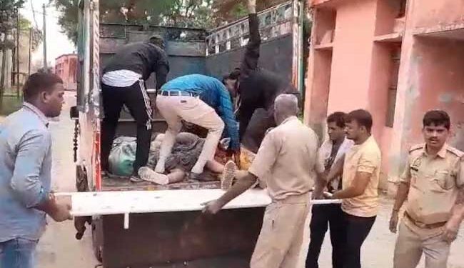 यूपी के हाथरस में सत्संग के दौरान भगदड़ -23 महिलाओं, 3 बच्चों समेत 27 लोगों की मौत