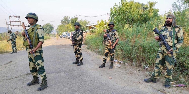 कठुआ में सेना की गाड़ी पर आतंकियों ने घात लगाकर किया हमला, चार जवान शहीद