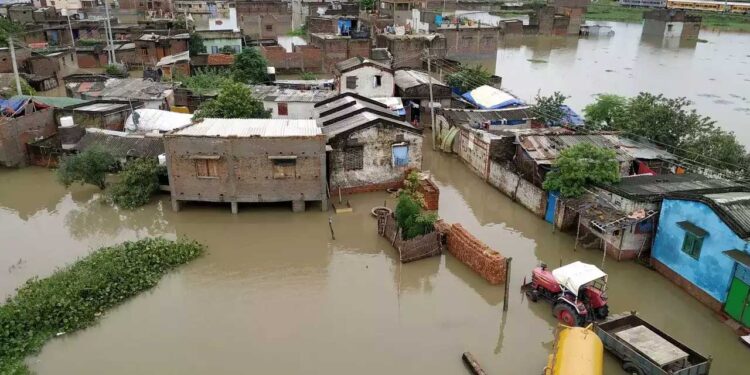 नेपाल ने कोसी बैराज के सभी 56 गेट खोले