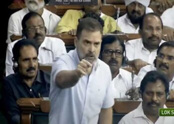 राहुल गांधी ने लोकसभा में उठाया NEET का मुद्दा