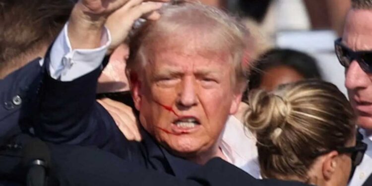 अमेरिका में चुनावी सभा के दौरान पूर्व राष्ट्रपति डोनाल्ड ट्रम्प पर चली गोलियां, हुए घायल