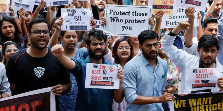 कोलकाता की घटना के विरोध में डॉक्टरों की हड़ताल