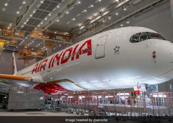 एयर इंडिया के बाद इंडिगो ने भी ढाका के लिए उड़ानें रद्द कीं