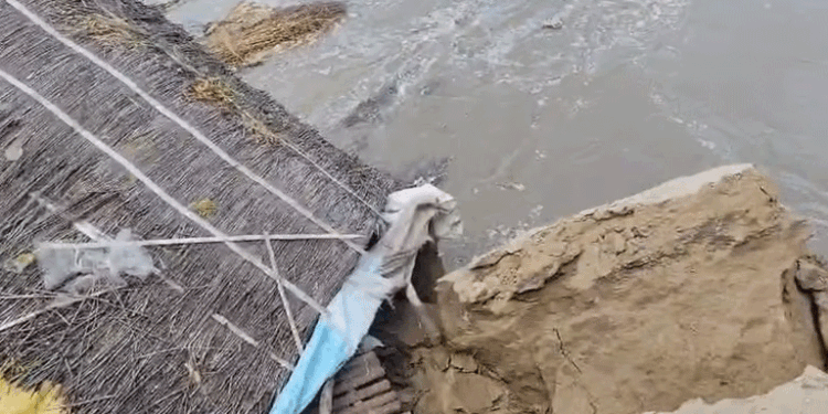 भागलपुर में तटबंध टूटा, गोपालपुर के कई गांवों में घुसा गंगा का पानी