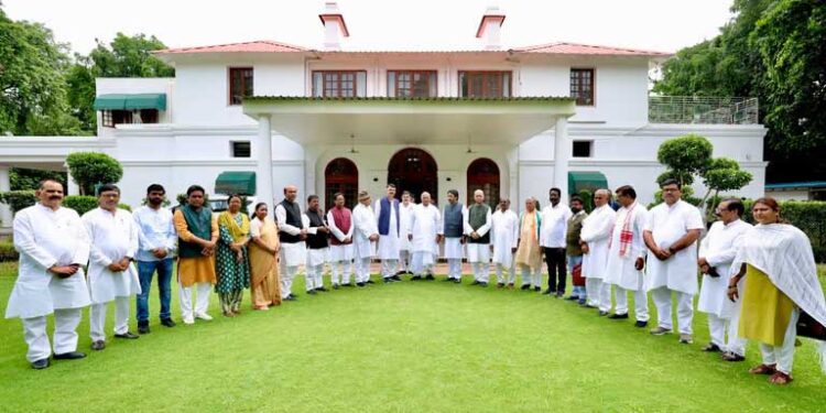 कांग्रेस अध्यक्ष ने झारखंड के नेताओं के साथ की बैठक