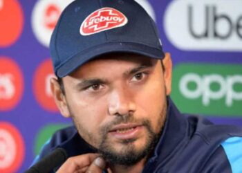 हिंसक प्रदर्शनकारियों ने बांग्लादेश पूर्व कप्तान मशरफे मुर्तजा के घर में आग लगाईं