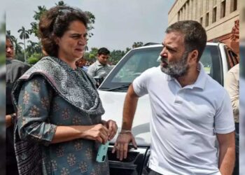 वायनाड में राहत शिविर में पहुंचे राहुल-प्रियंका गांधी, भूस्खलन पीड़ितों का जाना हाल