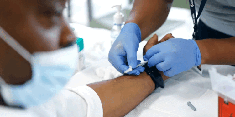 यूएई से भारत लौट व्यक्ति में एमपॉक्स के लक्षण होने का संदेह