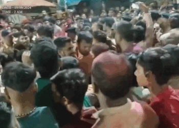 महाराष्ट्र में ठाणे जिले के भिवंडी में गणपति विसर्जन के दौरान पत्थरबाजी