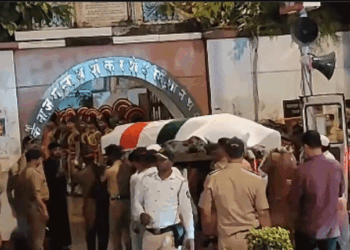 बाबा सिद्दीकी राजकीय सम्मान के साथ सुपुर्दे खाक