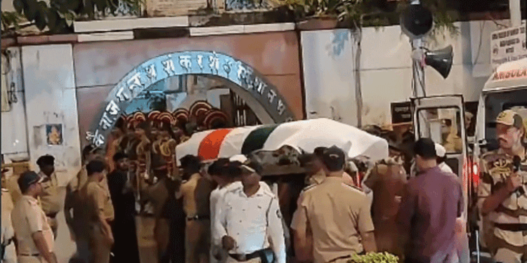 बाबा सिद्दीकी राजकीय सम्मान के साथ सुपुर्दे खाक