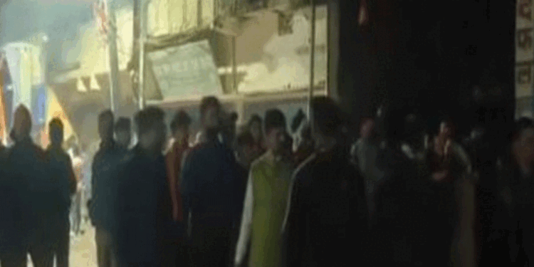 दरभंगा के तरौनी गांव में राम विवाह की झांकी के दौरान दो गुटों में झड़प