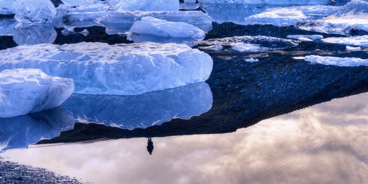 अभूतपूर्व दर से पिघल रहे ग्लेशियर