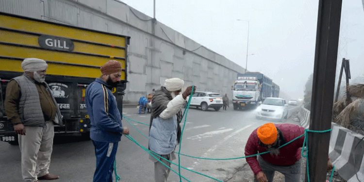 पंजाब में किसानों ने सड़कों को किया जाम