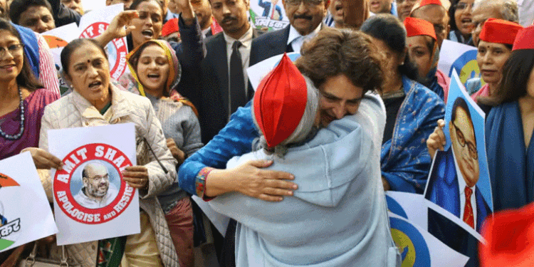 विजय चौक से संसद मार्ग तक विपक्षी सांसदों का प्रदर्शन