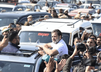 राहुल-प्रियंका गांधी को पुलिस ने संभल नहीं जाने दिया