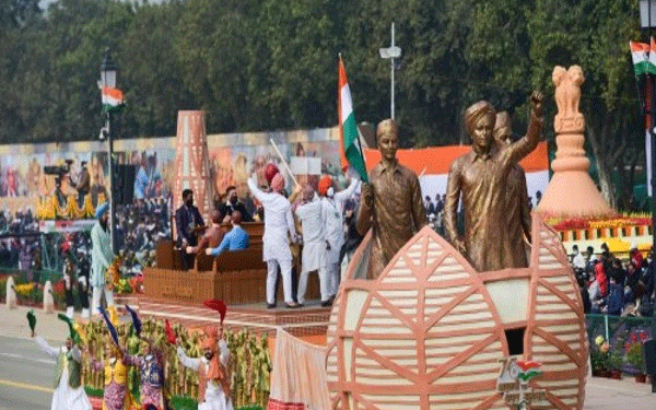 गणतंत्र दिवस पर मनमोहक झांकियों ने सभी का मोहा मन