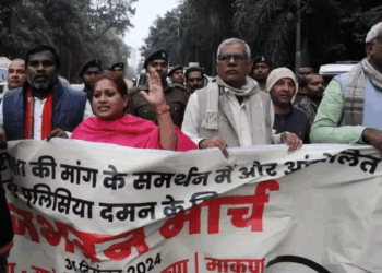 पटना में BPSC अभ्यर्थियों के समर्थन में विपक्षी दलों का राजभवन मार्च