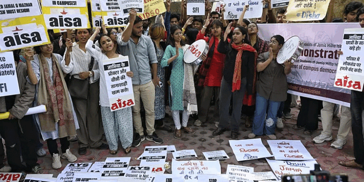 जामिया के छात्रों ने जंतर मंतर पर प्रदर्शन किया