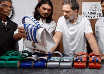 राहुल गांधी की चमड़ा उद्योग से जुड़े श्रमिकों से मुलाकात