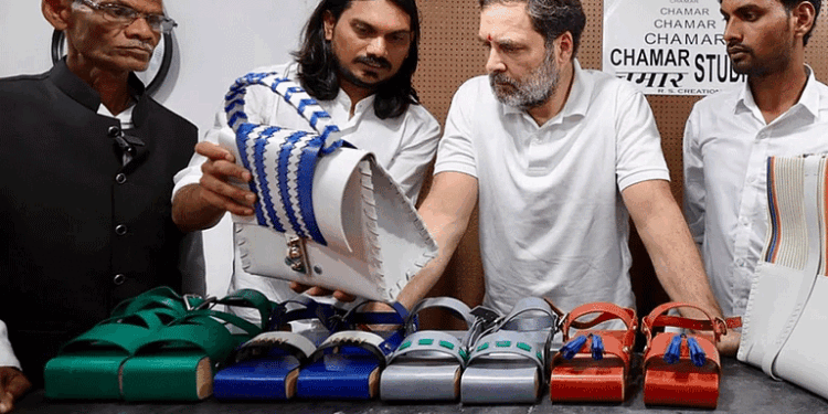 राहुल गांधी की चमड़ा उद्योग से जुड़े श्रमिकों से मुलाकात