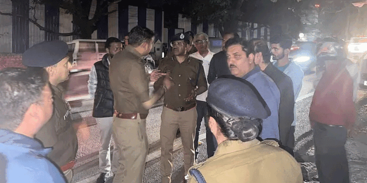 उत्तराखंड की राजधानी देहरादून में तेज रफ्तार कार का कहर