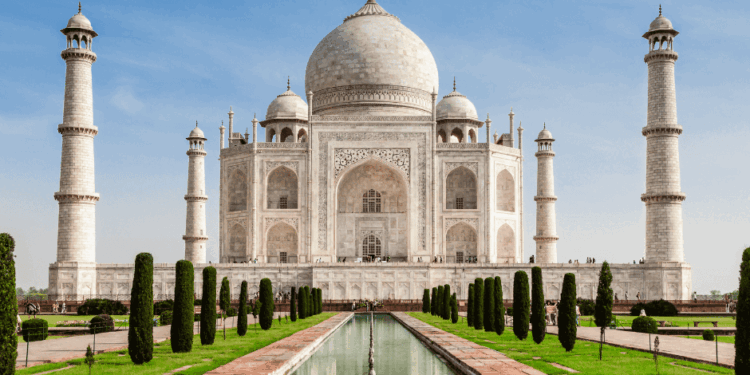 सरकार ने ताज महल में रिसाव की बात स्वीकारी