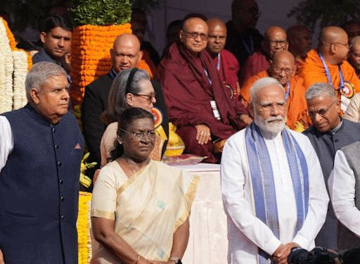 बाबा साहेब को राष्ट्रपति, उपराष्ट्रपति, पीएम , खड़गे, सोनिया और राहुल समेत तमाम नेताओं ने अर्पित की श्रद्धांजलि