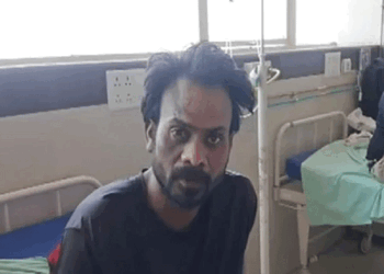 बेटे का ऑपरेशन कराने आए पिता को डॉक्टरों ने लगा दिया चीरा