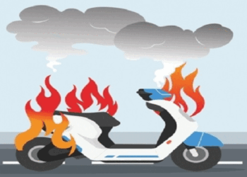 गोपालगंज में स्कूटी में रखे बारूद में धमाका, दो झुलसे